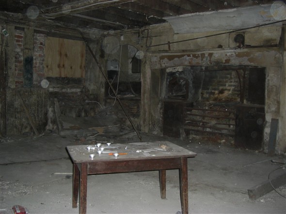 Photo:Basement where, according to the current squatters, drug users have been injecting, September 2009