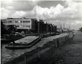 Photo:Industry on the Lee Navigation Canal