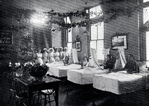 Photo:Christmas on the ward, 19XX.