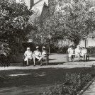 Photo:Nurses sitting in the garden