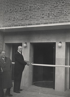 Photo:Somerville Hastings cutting the ribbon, October 1952