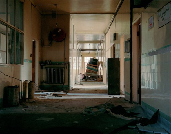 Photo:Blocked corridor, 'E' Block, 1988.